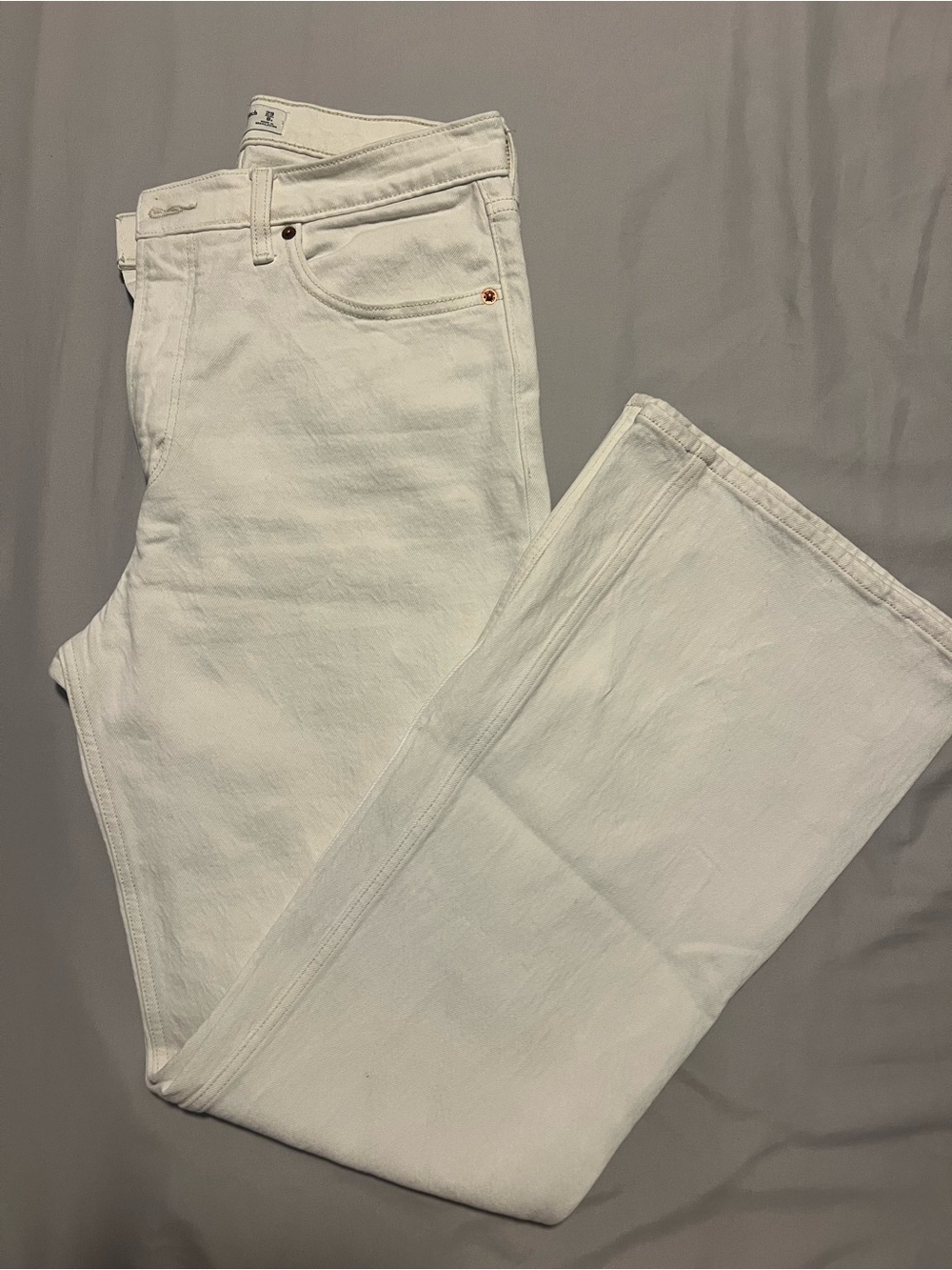 Abercrombie & Fitch High-Rise Cream Jeans